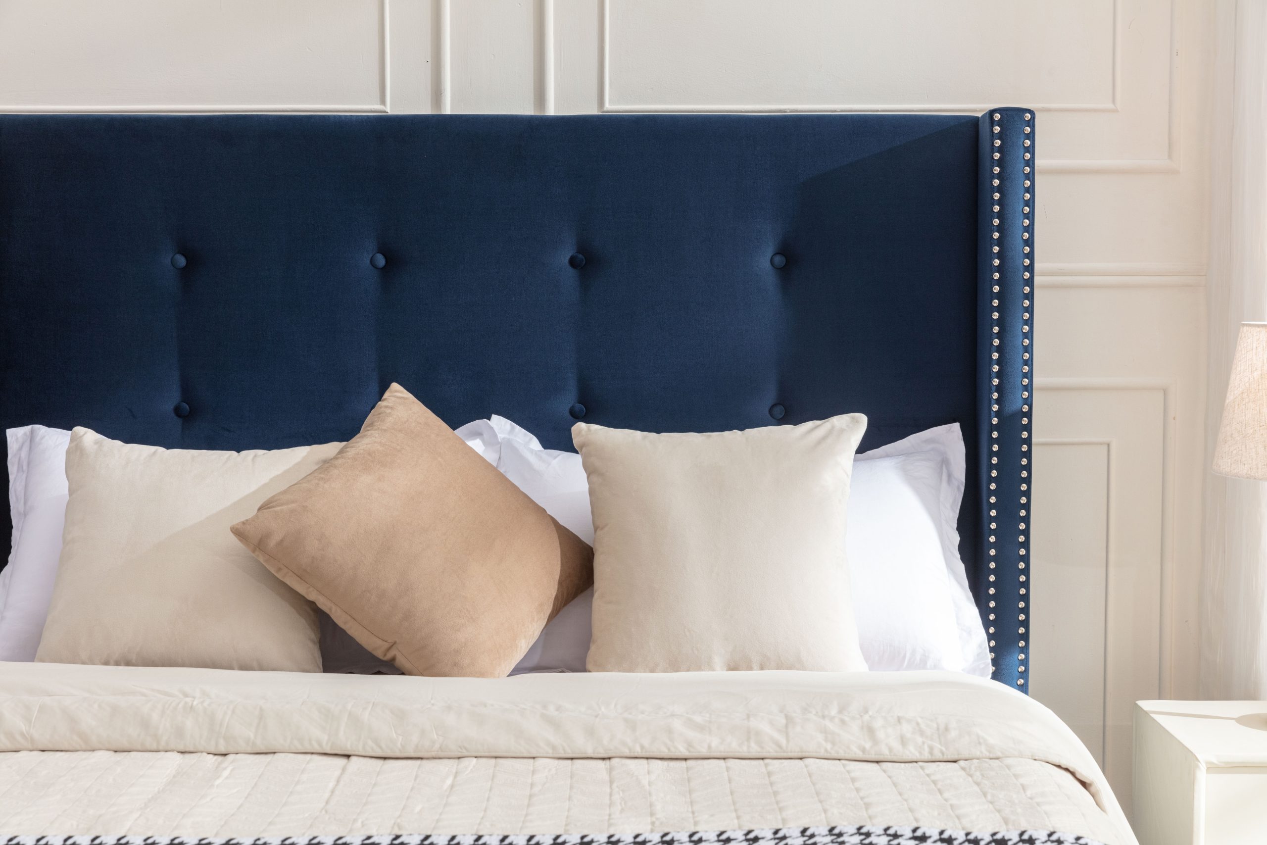 Peyton Upholstered Queen Bed