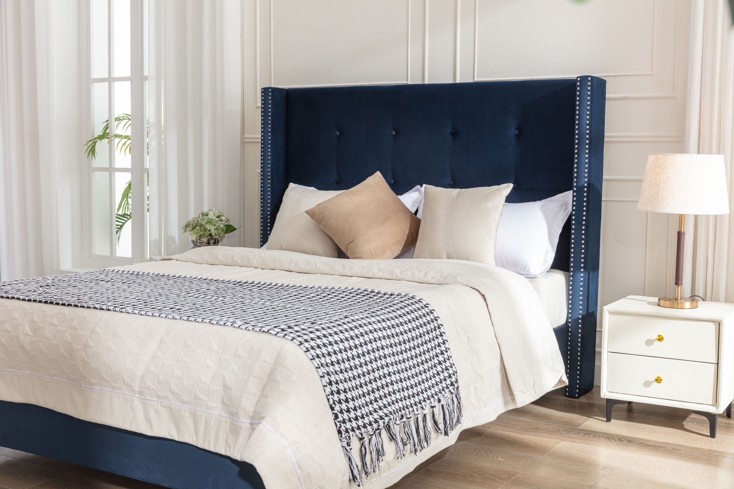 Peyton Upholstered Queen Bed